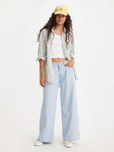 Levi´s Dżinsy - Comfort fit - w kolorze błękitnym rozmiar: W25/L30. Niebieskie jeansy z aplikacjami, z podwyższonym stanem. Za 270,45 zł.