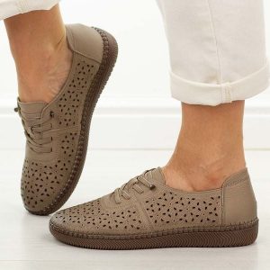 Khaki ażurowe skórzane półbuty damskie Potocki 15316. Brązowe półbuty POTOCKI, na jesień, w ażurowe wzory, z jeansu, z okrągłym noskiem, bez obcasa, na płaskiej podeszwie, bez zapięcia. Za 219,00 zł.