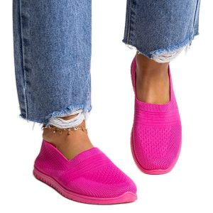 Ciemnoróżowe wsuwane tenisówki Shalha. Czerwone trampki w ażurowe wzory, z gumy, bez zapięcia. Za 85,50 zł.