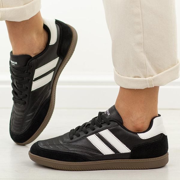 Czarne półbuty damskie American Club RD34. Czarne półbuty American CLUB, na jesień, bez wzorów, z jeansu, z okrągłym noskiem, bez obcasa, na płaskiej podeszwie, bez zapięcia. Za 179,00 zł.