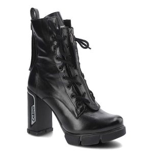 Czarne Botki Damskie Carinii Skórzane Obuwie Modne. Czarne botki Carinii, bez wzorów, ze skóry, bez obcasa, na słupku, bez zapięcia. Za 459,00 zł.