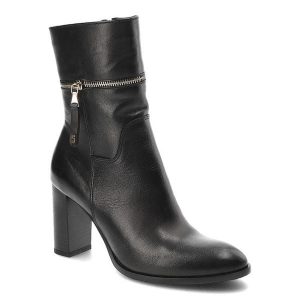 Czarne Eleganckie Botki Simen Na Obcasie. Czarne botki Simen, bez wzorów, ze skóry, bez obcasa, na obcasie, bez zapięcia. Za 458,99 zł.