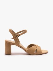 Beżowe sandały na obcasie. Brązowe sandały Ryłko, bez wzorów, z gumy, z okrągłym noskiem, bez obcasa, na obcasie, bez zapięcia. Za 379,99 zł.