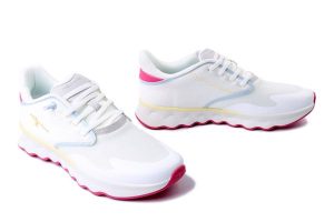 TAMARIS 1-23700-44 197 white comb, półbuty damskie. Białe półbuty Tamaris, bez wzorów, z tkaniny, bez obcasa, bez zapięcia. Za 349,90 zł.