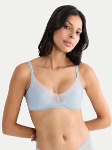 Triumph Biustonosz bezfiszbinowy Breathe & Lift Smart 10226333 Niebieski jasny. Niebieskie biustonosze Triumph, bez wzorów, z syntetyku. Za 159,99 zł.