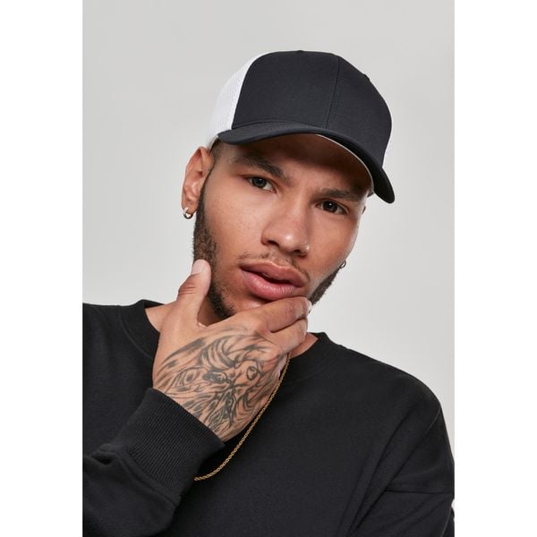 Czapka Flexfit ultrafibre & airmeh 2-tone. Białe czapki FLEXFIT, bez wzorów. Za 117,00 zł.