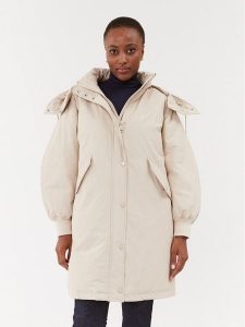 Guess Płaszcz zimowy Rolanda W3BL77 WFVW0 Beżowy Regular Fit. Brązowe płaszcze Guess, na zimę, m, z aplikacjami, z bawełny, bez kaptura. Za 729,99 zł.
