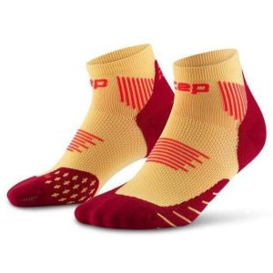 Damskie skarpety kompresyjne do biegania sportowe za kostkę Core Run CEP. Czerwone skarpetki CEP, bez wzorów, z elastanu. Za 79,00 zł.