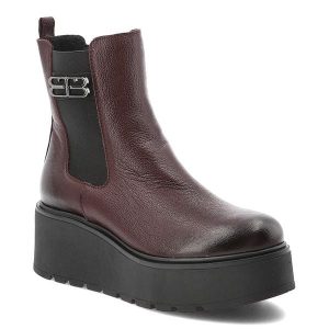 Bordowe Botki Armodo Eleganckie Obuwie Damskie Na Koturnie. Czerwone botki Armodo, na zimę, z aplikacjami, ze skóry, bez obcasa, na koturnie, bez zapięcia. Za 399,99 zł.