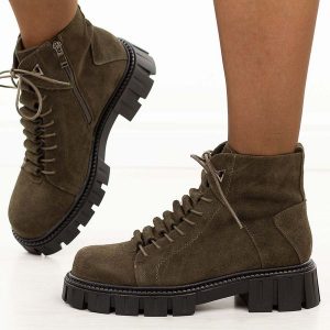 Khaki skórzane botki damskie DiA 52-884. Brązowe botki DiA, na jesień, bez wzorów, z jeansu, z okrągłym noskiem, bez obcasa, bez zapięcia. Za 369,00 zł.
