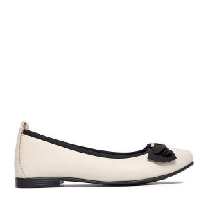 Baleriny MEXX. Białe balerinki Mexx, bez wzorów, bez obcasa, bez zapięcia. Za 249,99 zł.