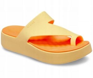 Klapki Dla Dorosłych Crocs Getaway Platform Toe Loop. Zielone klapki Crocs, bez wzorów, z materiału, bez obcasa. Za 159,99 zł.