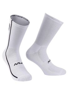Skarpety rowerowe NORTHWAVE Apres Race Sock 18 cm biały. Białe skarpetki Northwave, bez wzorów, z dzianiny. Za 39,00 zł.