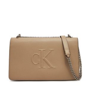 Torebka Calvin Klein Jeans. Brązowe torebki wieczorowe Calvin Klein Jeans, bez wzorów, z jeansu, bez dodatków. Za 329,99 zł.