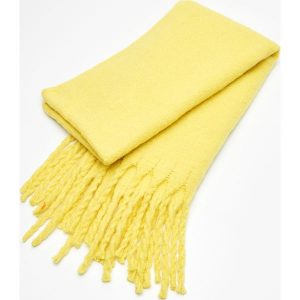 Ciepły szalik z frędzlami - Żółty. Szaliki marki Cropp. W wyprzedaży za 39,99 zł.