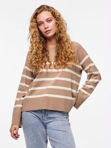 Pieces Sweter "Sia" w kolorze beżowo-białym rozmiar: M. Brązowe swetry oversize Pieces, m, bez wzorów, z wiskozy, bez ramiączek. Za 65,85 zł.