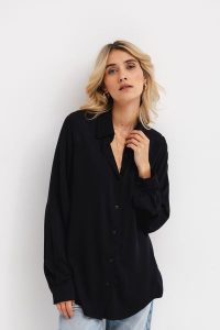 KOSZULA SHARON CZARNA S - Flawless. Czarne koszule Flawless, s, bez wzorów, z jedwabiu, bez kołnierzyka, bez ramiączek. Za 359,00 zł.