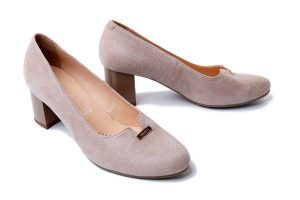 BIOECO BY ARKA 6192 0771 beż, czółenka damskie. Brązowe czółenka Bioeco by Arka, bez wzorów, ze skóry, bez obcasa, na obcasie, bez zapięcia. Za 354,90 zł.