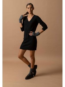 Perfect Cashmere Kaszmirowa sukienka w kolorze czarnym rozmiar: S. Czarne sukienki Perfect Cashmere, na co dzień, s, bez wzorów, z kaszmiru, bez kołnierzyka, bez ramiączek, mini, proste. Za 413,99 zł.