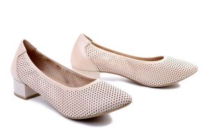CAPRICE 22501-42 140 M2250142 cream perlato, czółenka damskie. Brązowe czółenka Caprice, bez wzorów, ze skóry, bez obcasa, na obcasie, bez zapięcia. Za 255,92 zł.