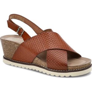 Brązowe Sandały Yokono Wygodne Buty Na Koturnie. Brązowe sandały Yokono, bez wzorów, ze skóry, bez obcasa, na koturnie, bez zapięcia. Za 225,00 zł.