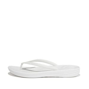Klapki damskie FitFlop Iqushion. Białe klapki FIT FLOP, bez wzorów, bez obcasa. Za 190,00 zł.