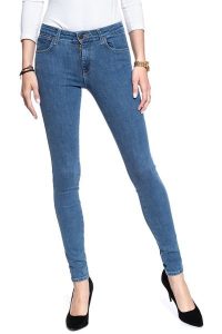 WRANGLER SKINNY COOL BLUE W28KHU32Q 112128276. Niebieskie rurki Wrangler, z jeansu. W wyprzedaży za 89,99 zł.