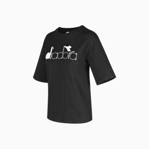 Koszulka damska DIADORA L. T-SHIRT SS URBANITY. Czarne koszulki sportowe Diadora, bez wzorów, bez ramiączek. Za 49,99 zł.