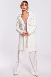Długi kardigan ażurowy sweter damski z paskiem ecru. Białe długie swetry MOE, z dzianiny. Za 249,00 zł.
