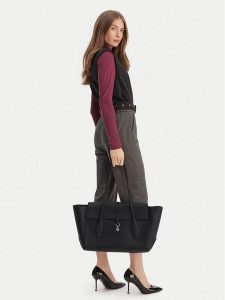 BOSS Torebka Nerissa 50557984 Czarny. Czarne shopper bag Boss, bez wzorów, ze skóry, bez dodatków. Za 781,99 zł.