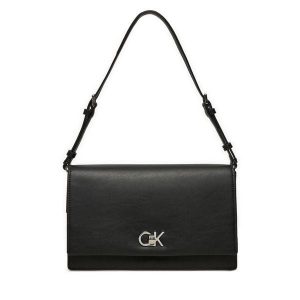 Torebka Calvin Klein. Czarne torebki klasyczne Calvin Klein, bez wzorów, bez dodatków. Za 309,99 zł.