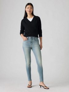 Levi's Dżinsy - Skinny fit - w kolorze błękitnym rozmiar: W28/L28. Niebieskie jeansy Levi's®, z aplikacjami, z podwyższonym stanem. Za 232,23 zł.