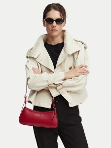 Calvin Klein Torebka Ck Small Shoulder Bag LV04F3170G Czerwony. Czerwone torebki klasyczne Calvin Klein, bez wzorów, ze skóry, bez dodatków. Za 368,99 zł.