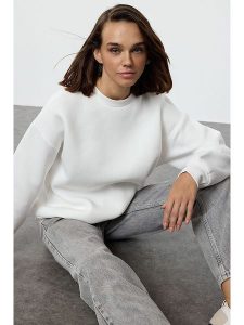 Trendyol Bluza w kolorze białym rozmiar: M. Białe bluzy Trendyol, m, bez wzorów, z bawełny, bez kaptura. Za 74,63 zł.