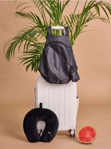 Lekki składany plecak - czarny. Czarne plecaki Sinsay. Za 15,99 zł.