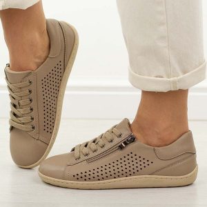 Beżowe skórzane półbuty damskie barefoot Jezzi Ol38-6. Brązowe półbuty Jezzi, na jesień, w ażurowe wzory, z jeansu, bez obcasa, na płaskiej podeszwie, bez zapięcia. Za 239,00 zł.