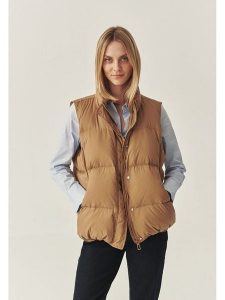 TATUUM Kamizelka w kolorze karmelowym rozmiar: M. Brązowe kamizelki Tatuum, m, bez wzorów, bez kołnierzyka, bez ramiączek, bez kaptura. Za 264,77 zł.