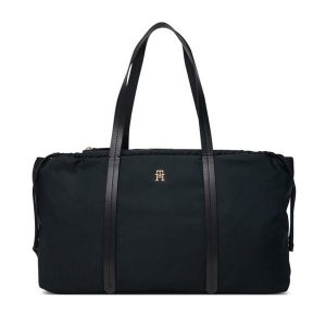 Torebka Tommy Hilfiger. Czarne torebki klasyczne TOMMY HILFIGER, bez wzorów, z nylonu, bez dodatków. Za 449,99 zł.