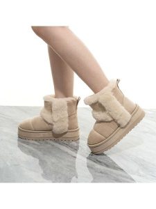 C'M Botki zimowe w kolorze beżowym rozmiar: 41. Brązowe botki C'M, na zimę, bez wzorów, z materiału, bez obcasa, bez zapięcia. Za 130,99 zł.