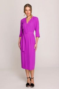 Elegancka sukienka midi z dekoltem V i rozcięciem fuksja. Czerwone sukienki Stylove, do pracy, na lato, m, bez wzorów, z elastanu, biznesowe, bez kołnierzyka, dla wysokich, bez ramiączek, midi, dopasowane. Za 429,00 zł.