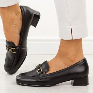 Czarne skórzane półbuty damskie na obcasie Vinceza 39978. Czarne czółenka VINCEZA, na jesień, z aplikacjami, z jeansu, bez obcasa, na obcasie, bez zapięcia. Za 219,00 zł.