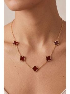 Lodie Silver Naszyjnik z elementami ozdobnymi - dł. 45 cm rozmiar: onesize. Czerwone naszyjniki Lodie Silver, z mosiądzu. Za 60,95 zł.
