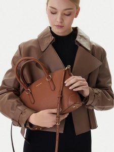 MICHAEL Michael Kors Torebka 30R6G1WS8V Brązowy. Brązowe torebki klasyczne MICHAEL Michael Kors, bez wzorów, ze skóry, bez dodatków. Za 697,99 zł.