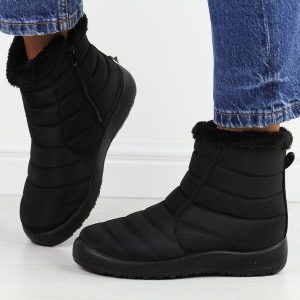 Czarne zimowe śniegowce damskie Potocki 33069. Czarne buty zimowe POTOCKI, z jeansu, bez obcasa, na płaskiej podeszwie, bez zapięcia. Za 139,00 zł.