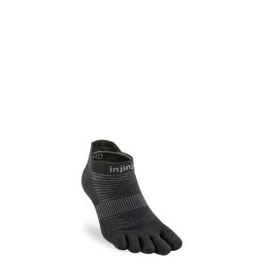 Skarpety biegowe Injinji Run Original Weight No-Show. Czarne skarpetki Injinji, bez wzorów. Za 62,99 zł.