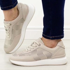 Beżowe ażurowe skórzane półbuty damskie S.Barski 51-551. Brązowe półbuty S.BARSKI, na jesień, w ażurowe wzory, z jeansu, bez obcasa, na płaskiej podeszwie, bez zapięcia. Za 219,00 zł.