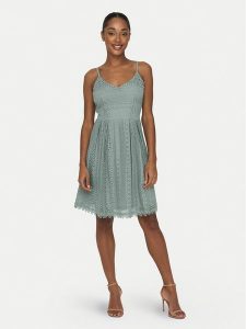 ONLY Sukienka letnia Helena 15204799 Zielony Regular Fit. Zielone kombinezony ONLY, na lato, bez wzorów, z bawełny, bez kołnierzyka, bez ramiączek. Za 109,99 zł.