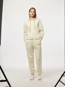 Pieces Sweter "Chilli" w kolorze kremowym rozmiar: L. Brązowe swetry oversize Pieces, l, bez wzorów, z bawełny, bez ramiączek. Za 87,81 zł.