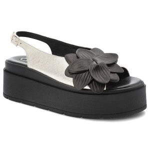 Sandały damskie Chebello, skórzane na gruej platformie z ozdobnym kwiatem i ze sprzączką, złoto-czarne, 4645-046. Żółte sandały CheBello, z aplikacjami, bez obcasa, na platformie, bez zapięcia. Za 319,00 zł.
