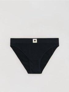 Majtki figi - czarny. Czarne figi Reserved, bez wzorów. Za 29,99 zł.